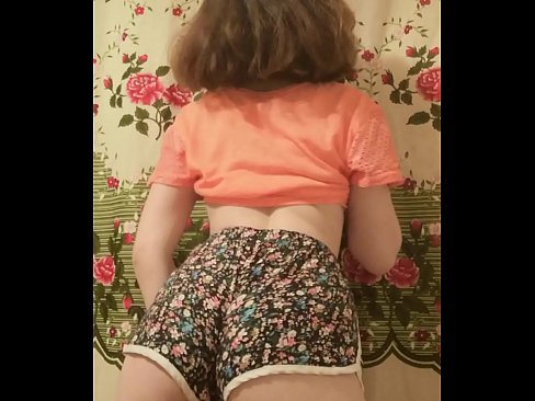 ❤️ Sexy matashin jariri yana cire guntun wando a kyamara ☑ Batsa na Rasha ️❤